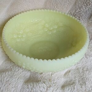 Fenton custard glass fruit bowl